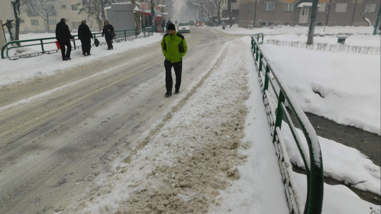 Sizifov posao: Snijeg s ulica prebačen na očišćen trotoar 