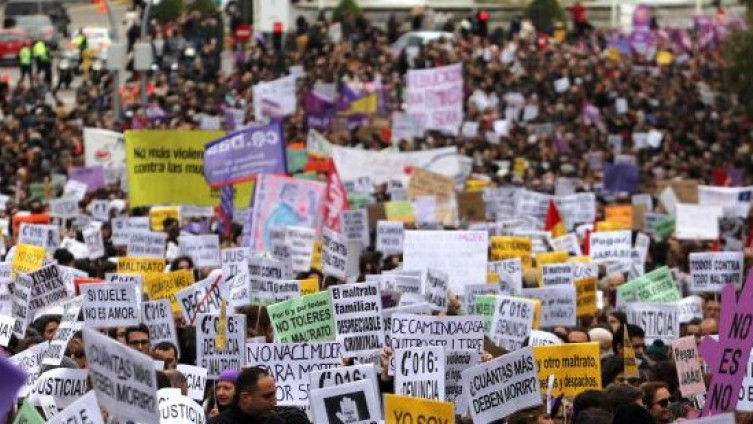 Žene u Španiji pod parolom "1.000 razloga" stupile u štrajk