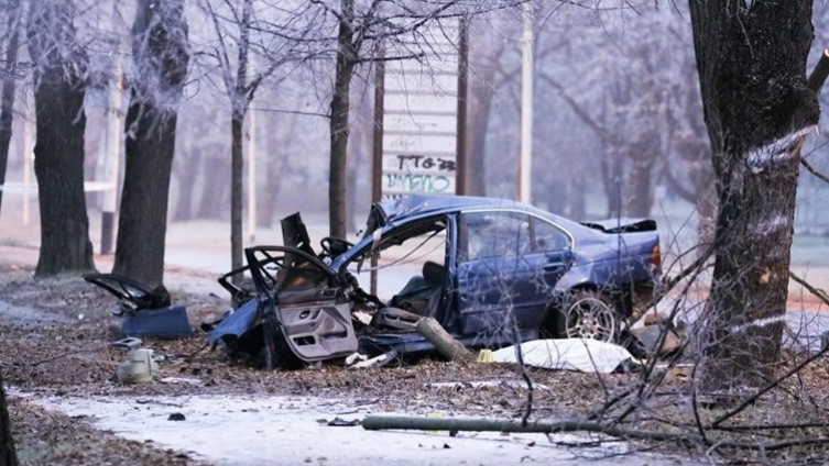 Stravična nesreća: U smrskanom BMW-u poginule tri osobe