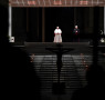 Papa Franjo predvodio obred na Veliki petak na skoro praznom Trgu svetog Petra