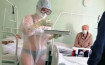 Fotografija medicinske sestre kako golišava brine o pacijentima obišla je svijet: Evo gdje je i kako izgleda danas 